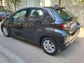 Toyota Yaris 2024 1.5 Active AUTOMATİC Ελληνικό μονο Βενζίνη  με εγγύηση-thumb-2