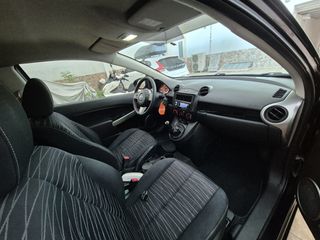 Mazda 2 2009-thumb-4