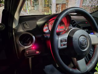 Mazda 2 2009-thumb-25