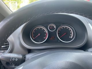 Opel Corsa 2012-thumb-20