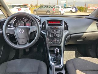 Opel Astra 2011-thumb-4