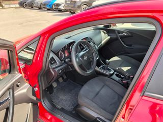 Opel Astra 2011-thumb-6
