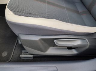 Volkswagen Polo 2018 1.0 TSi BEATS,95hp,LED,PDC,16".-thumb-46