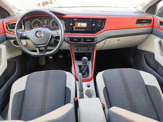 Volkswagen Polo 2018 1.0 TSi BEATS,95hp,LED,PDC,16".-thumb-23