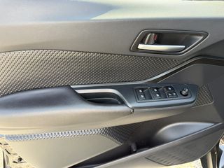 Toyota C-HR 2018 1,2 6MT C-HR-thumb-12
