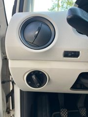 Volkswagen Up 2012-thumb-12
