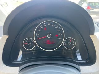 Volkswagen Up 2012-thumb-16