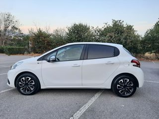 Peugeot 208 2016 1,2 / 82 hp - NAVI-CAMERA-CRUISE - BOOK SERVICE-thumb-4