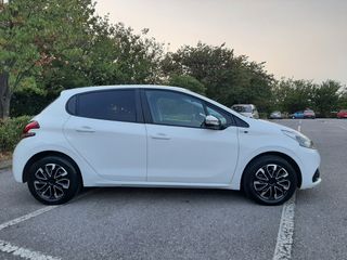 Peugeot 208 2016 1,2 / 82 hp - NAVI-CAMERA-CRUISE - BOOK SERVICE-thumb-8
