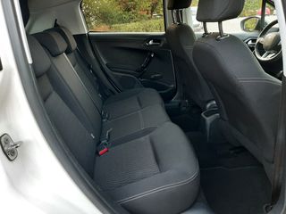 Peugeot 208 2016 1,2 / 82 hp - NAVI-CAMERA-CRUISE - BOOK SERVICE-thumb-15