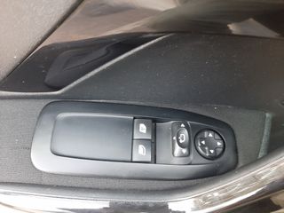 Peugeot 208 2016 1,2 / 82 hp - NAVI-CAMERA-CRUISE - BOOK SERVICE-thumb-30