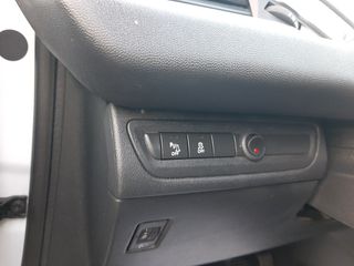 Peugeot 208 2016 1,2 / 82 hp - NAVI-CAMERA-CRUISE - BOOK SERVICE-thumb-31