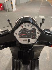 Piaggio GTS 300 2012-thumb-9