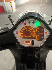 Piaggio GTS 300 2012-thumb-11