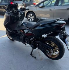 Yamaha T-MAX 560 2023 TECH MAX-thumb-6