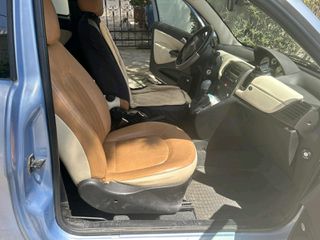 Lancia Ypsilon 2004-thumb-7