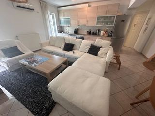 Καναπές 6θεσιος GRONLID IKEA με αποθηκευτικούς χώρους στη σεζλονγκ και στο υποπόδιο