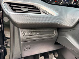 Peugeot 2008 2017 1.2 PURETECH 110 ALLURE PANORAMICParktronic/Park-Assist/Navi-thumb-67