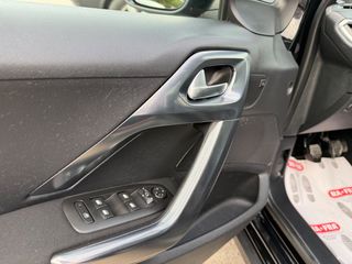 Peugeot 2008 2017 1.2 PURETECH 110 ALLURE PANORAMICParktronic/Park-Assist/Navi-thumb-69