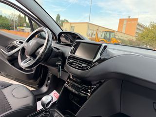 Peugeot 2008 2017 1.2 PURETECH 110 ALLURE PANORAMICParktronic/Park-Assist/Navi-thumb-44