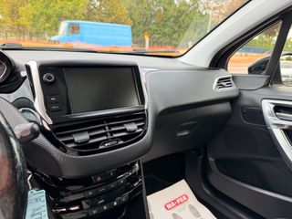 Peugeot 2008 2017 1.2 PURETECH 110 ALLURE PANORAMICParktronic/Park-Assist/Navi-thumb-60