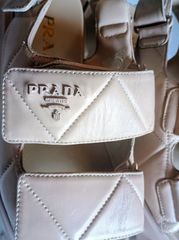 Πωλούνται αυθεντικά γυναικεία σανδάλια Prada Monolith 39 σε άριστη κατάσταση, φορεμένα δυο φορές.