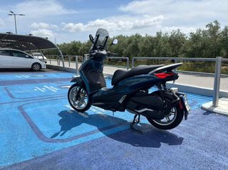 Piaggio Beverly 300 2023 Hpe-thumb-1