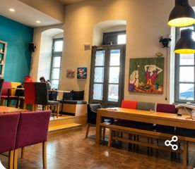 ΠΩΛΕΙΤΑΙ ΠΛΗΡΩΣ ΕΞΟΠΛΙΣΜΕΝΗ ΕΠΙΧΕΙΡΗΣΗ CAFÉ-BAR ΣΤΗΝ ΠΑΤΡΑ