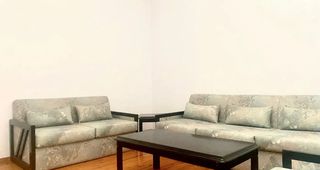 Σετ σαλόνι σαν καινούργιο με καναπέδες και τραπεζάκια