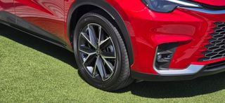 Lexus LBX 2024 Emotion Premium FWD Full Hybrid Edition-thumb-8