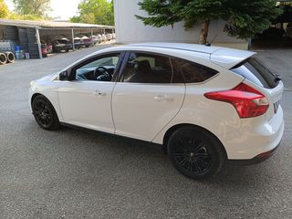 Ford Focus 2013-thumb-1