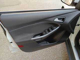 Ford Focus 2013-thumb-4