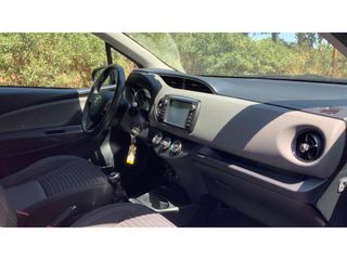 Toyota Yaris 2018 ACTIVE-thumb-11