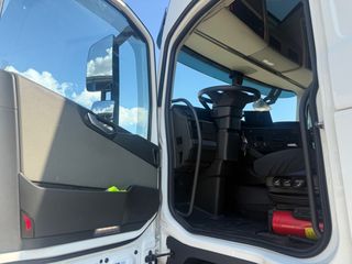 Volvo 2022 FH 500XL ADR-thumb-17