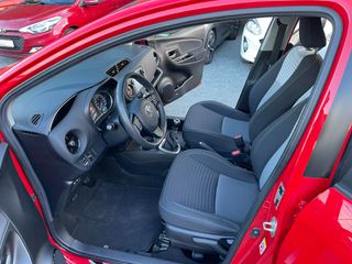 Toyota Yaris 2019-thumb-16