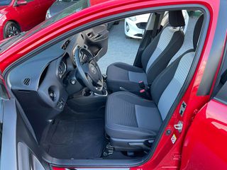 Toyota Yaris 2019-thumb-17