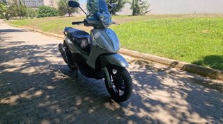 Piaggio Beverly 350 2018 Sport Touring-thumb-5