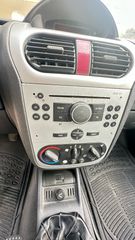 Opel Corsa 2005 C-thumb-12