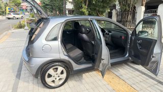 Opel Corsa 2005 C-thumb-15
