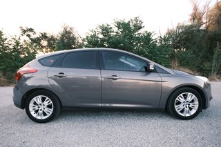 Ford Focus 2011-thumb-12