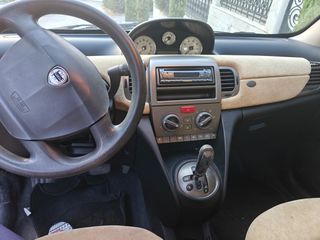 Lancia Ypsilon 2005-thumb-4