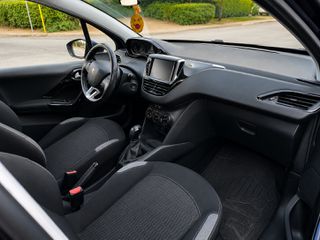 Peugeot 208 2016 1.2-thumb-4