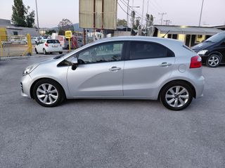 Kia Rio 2016-thumb-1