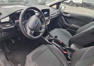 Ford Fiesta 2017 TITANIUM-thumb-6