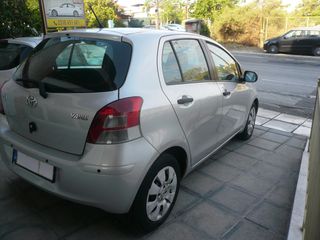Toyota Yaris 2010-thumb-2