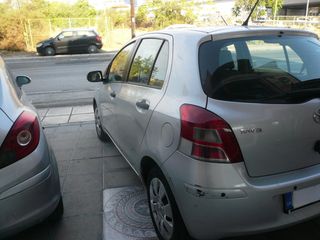 Toyota Yaris 2010-thumb-3