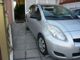 Toyota Yaris 2010-thumb-5