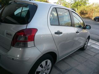 Toyota Yaris 2010-thumb-6