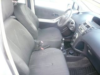 Toyota Yaris 2010-thumb-8