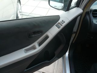 Toyota Yaris 2010-thumb-15